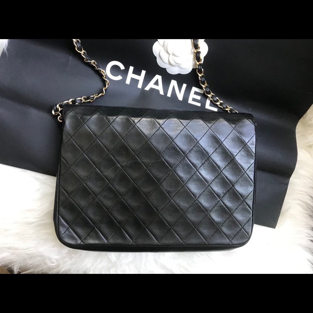 Authentic CHANEL Lambskin Black CC bag - Picture 2 of 8
